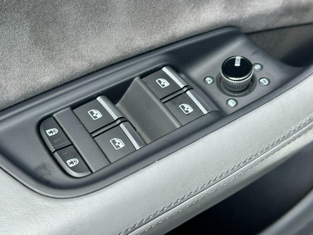 Used 2022 Audi SQ8 Prestige AWD/4WD image 18