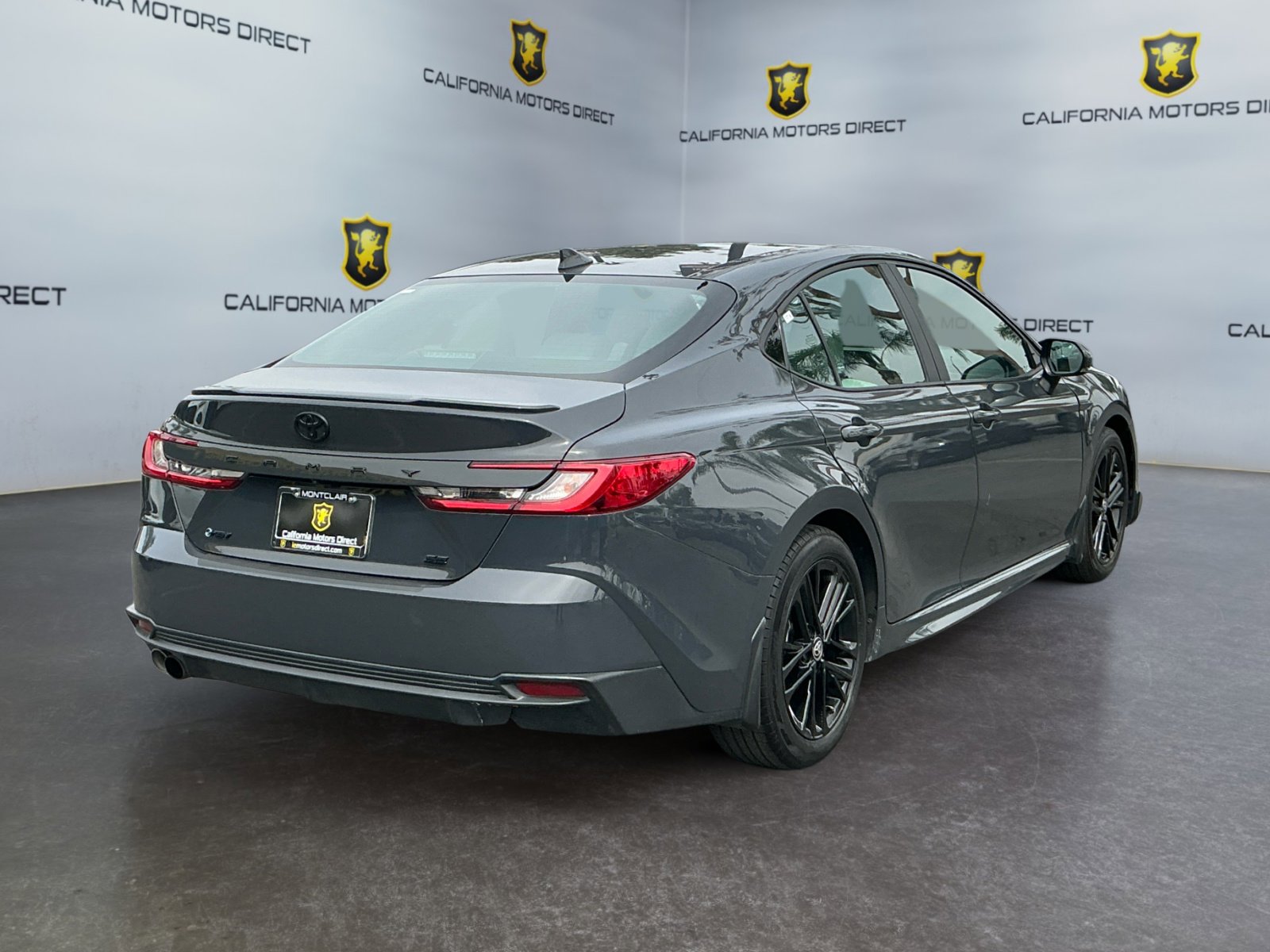 Used 2025 Toyota Camry SE FWD image 5