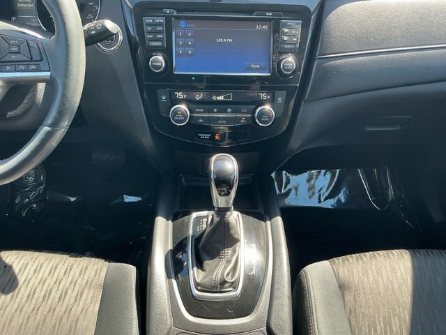 Used 2017 Nissan Rogue SV w/ SV Premium Package image 15