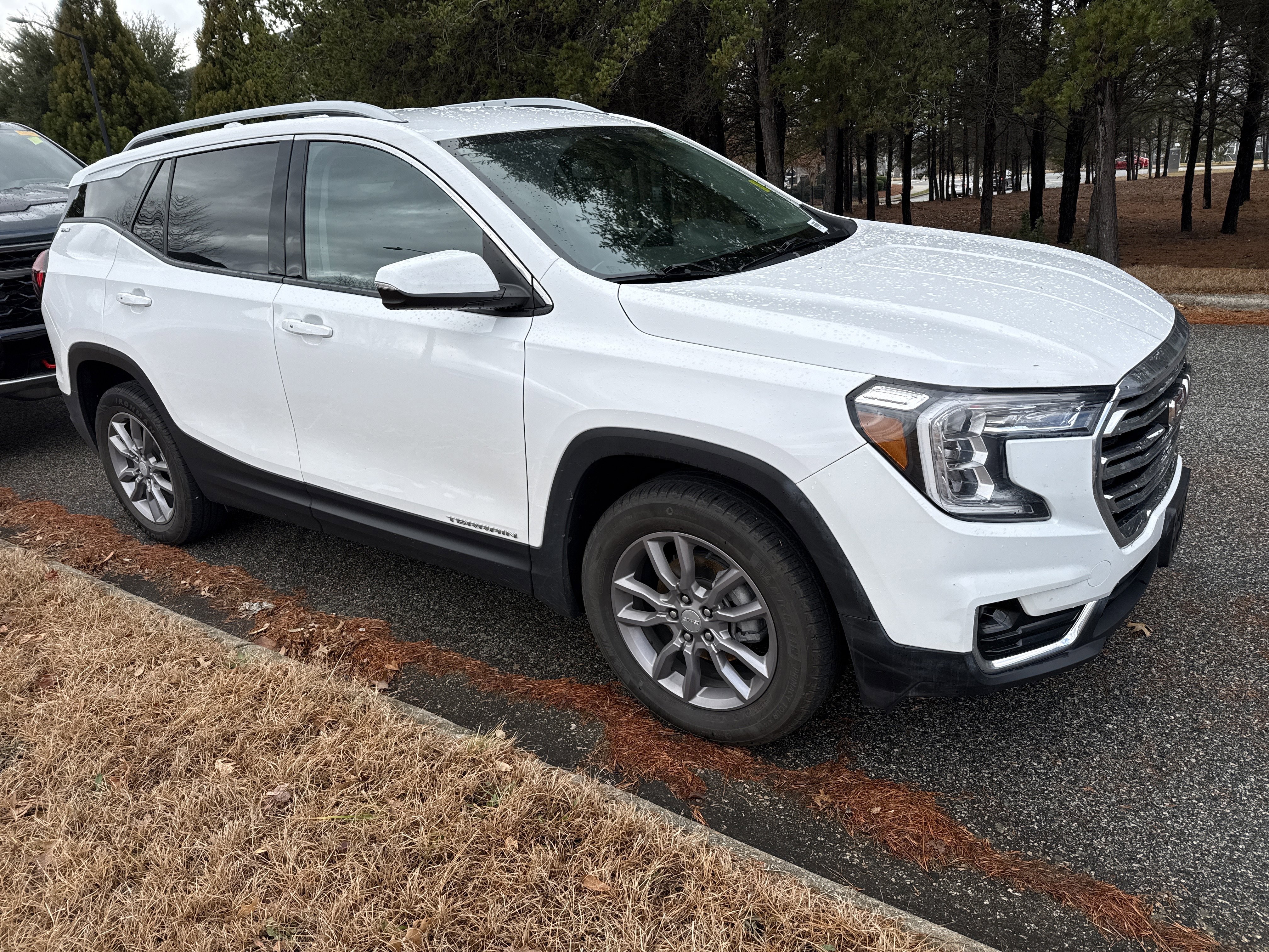 Certified 2023 GMC Terrain SLT image 2