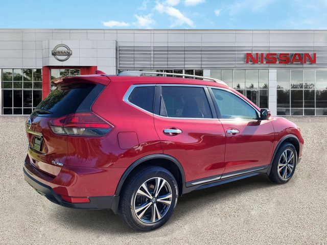 Used 2017 Nissan Rogue SL w/ SL Premium Package image 4