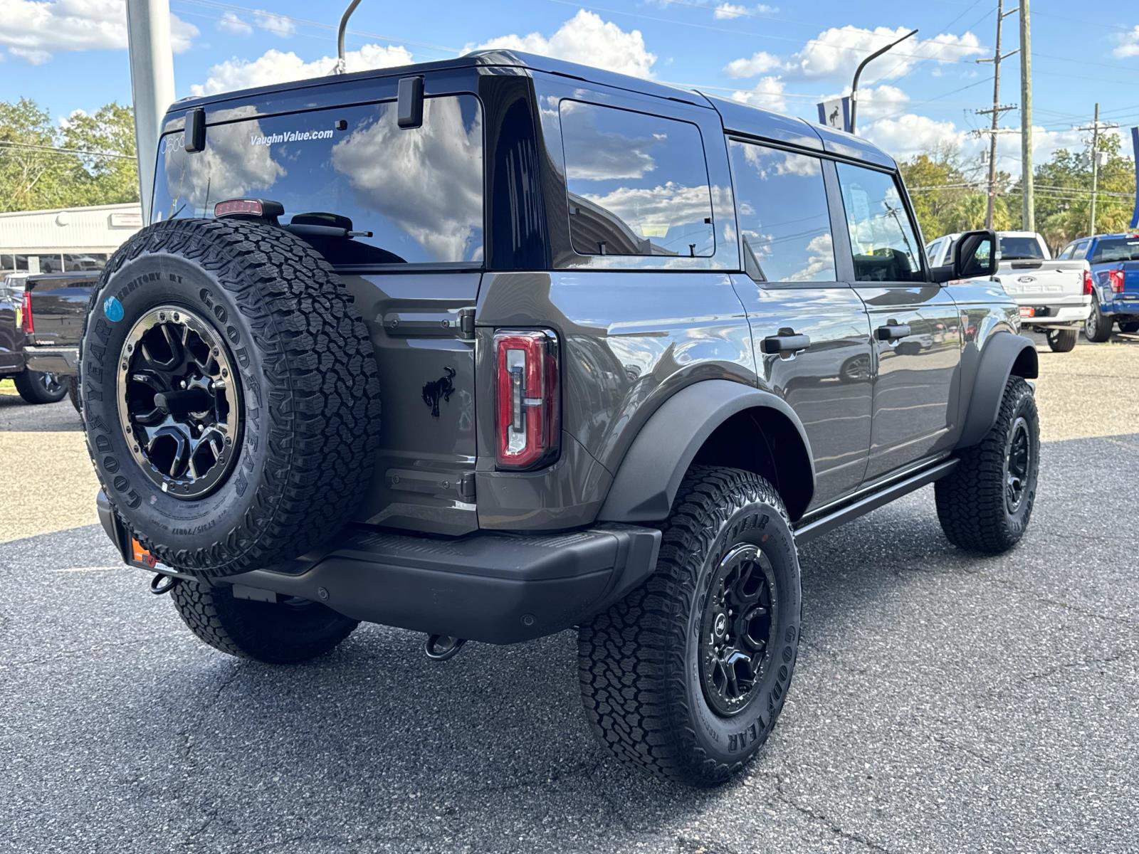 New 2025 Ford Bronco Badlands image 4