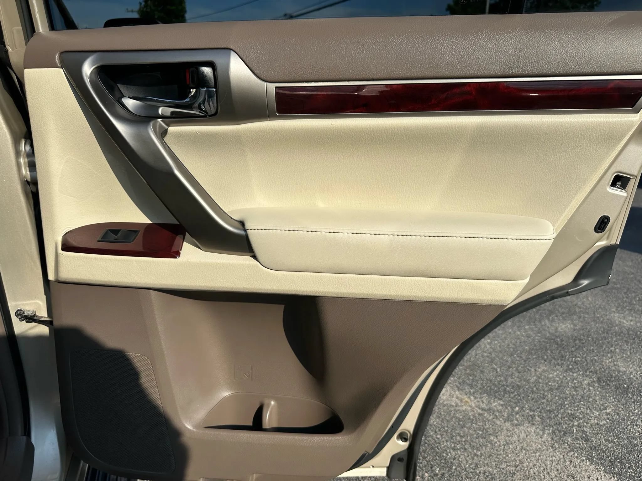Used 2011 Lexus GX 460 w/ Comfort Plus Pkg AWD/4WD image 24