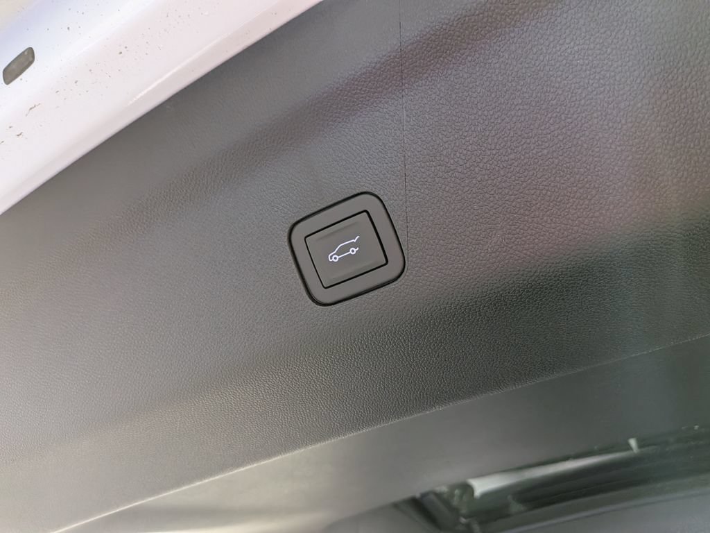 New 2026 GMC Yukon XL AT4 Ultimate w/ LPO, Floor Liner Package AWD/4WD image 13
