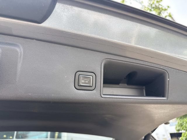Used 2019 GMC Terrain SLT w/ Infotainment Package II FWD image 17