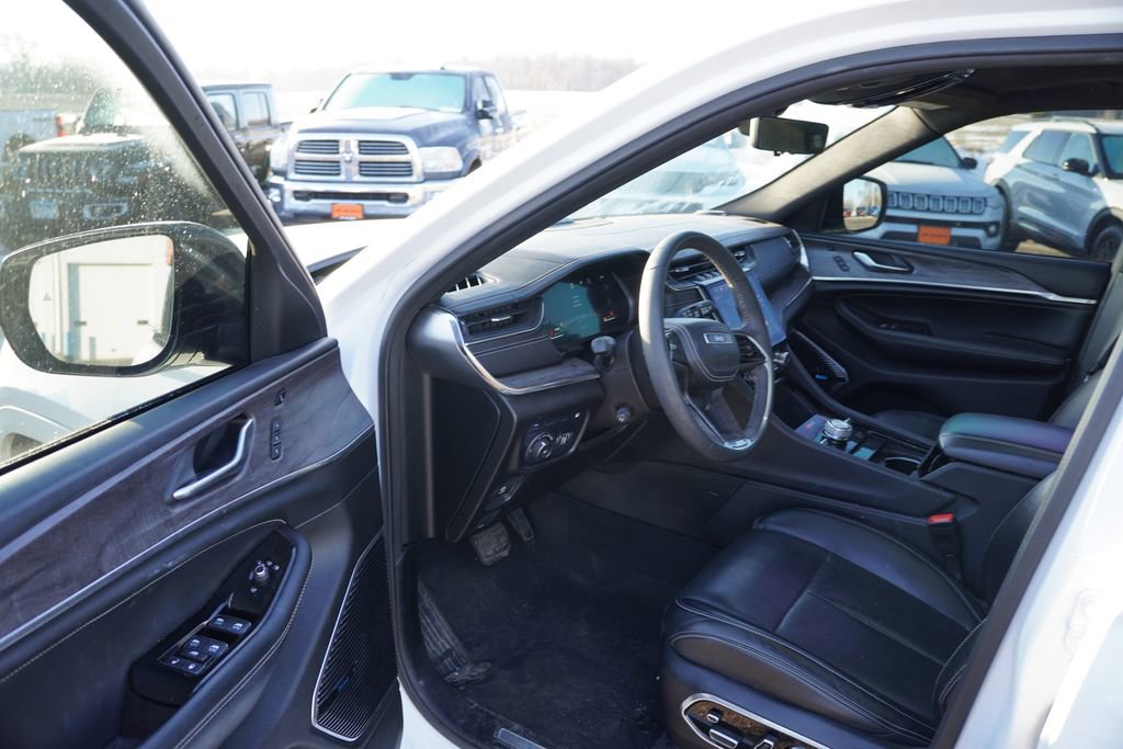 Used 2023 Jeep Grand Cherokee Overland w/ Luxury Tech Group IV image 15