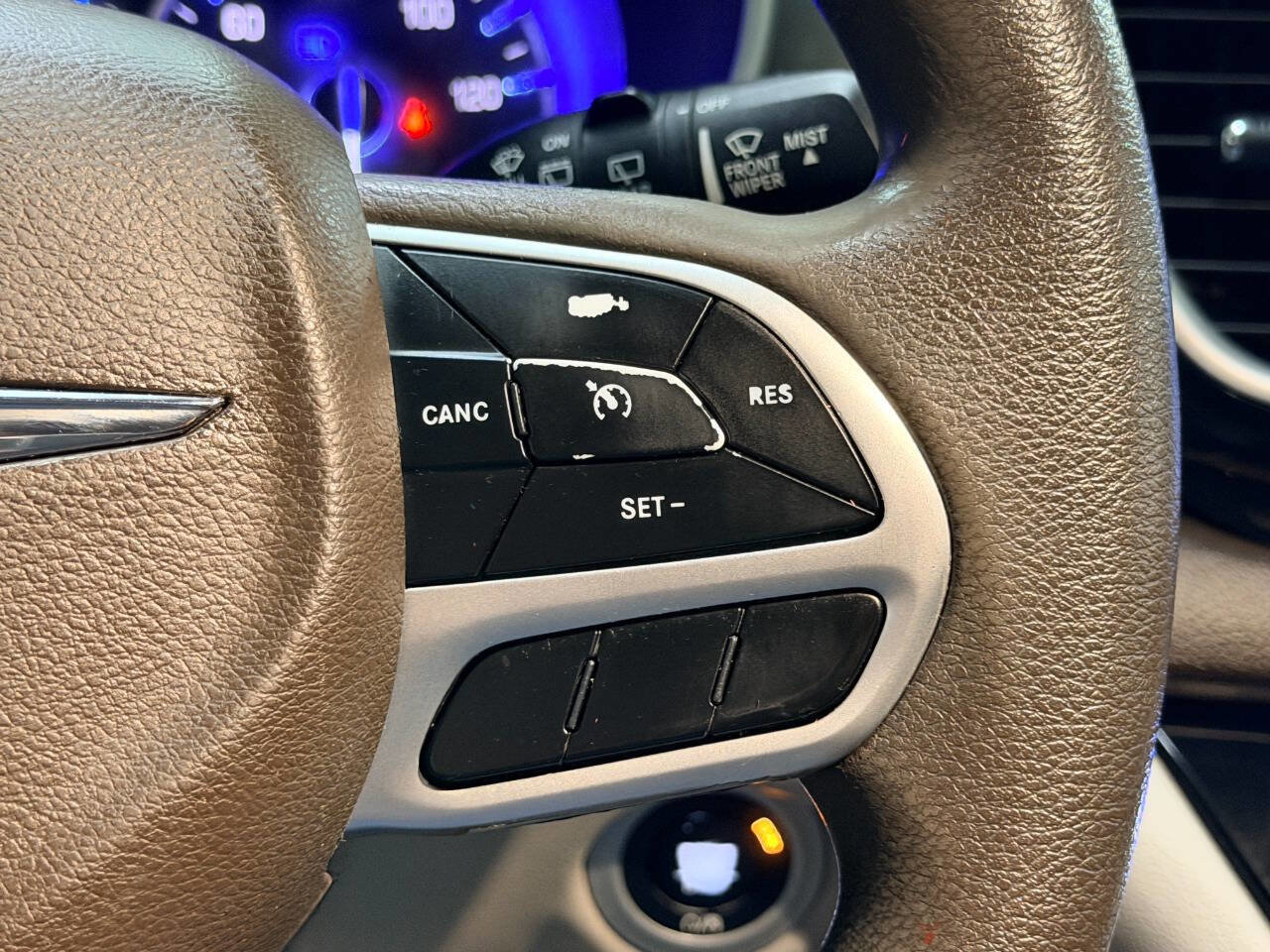Used 2017 Chrysler Pacifica Touring FWD image 31