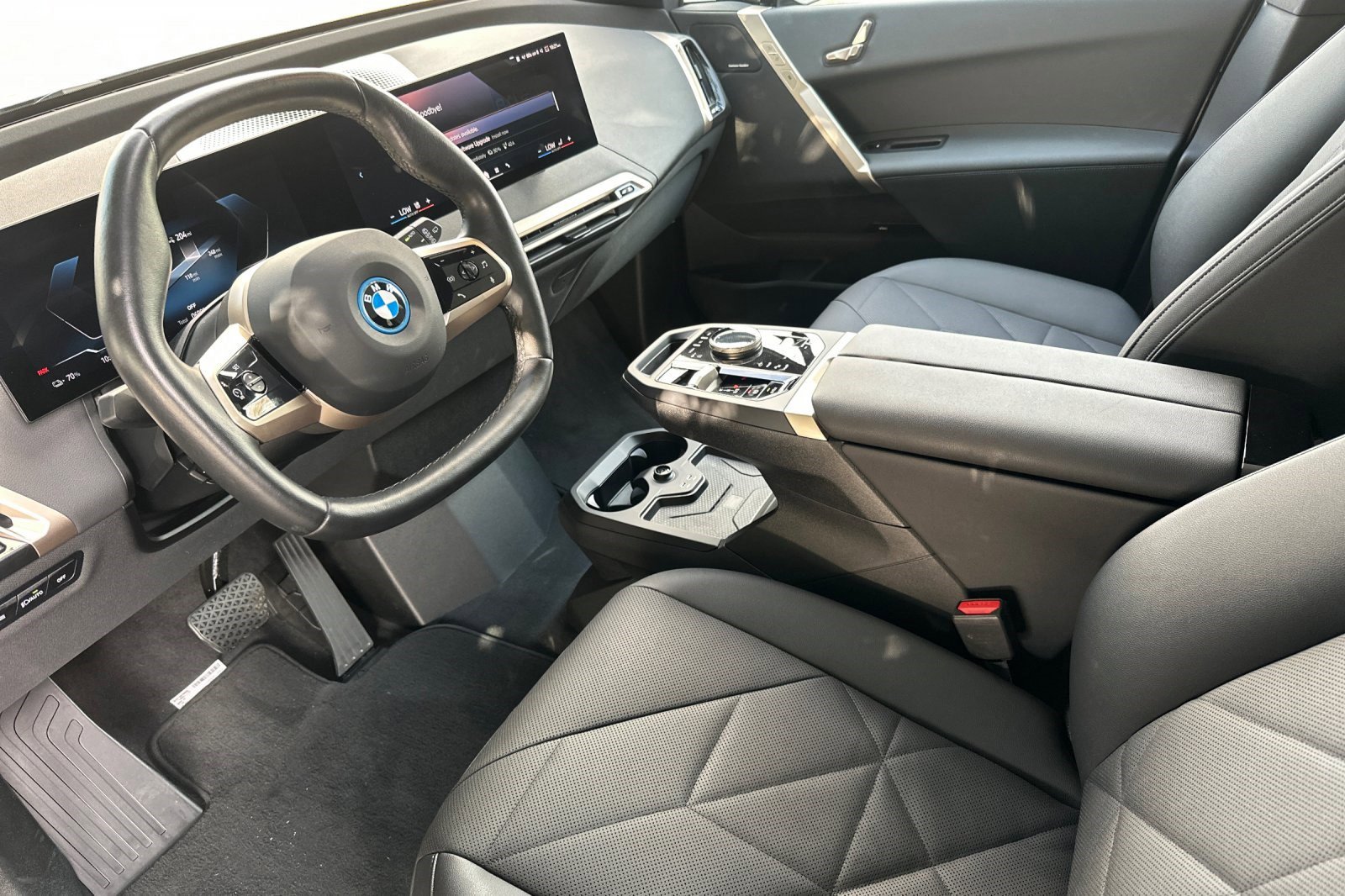 Used 2025 BMW iX xDrive50 w/ Sport Package image 11