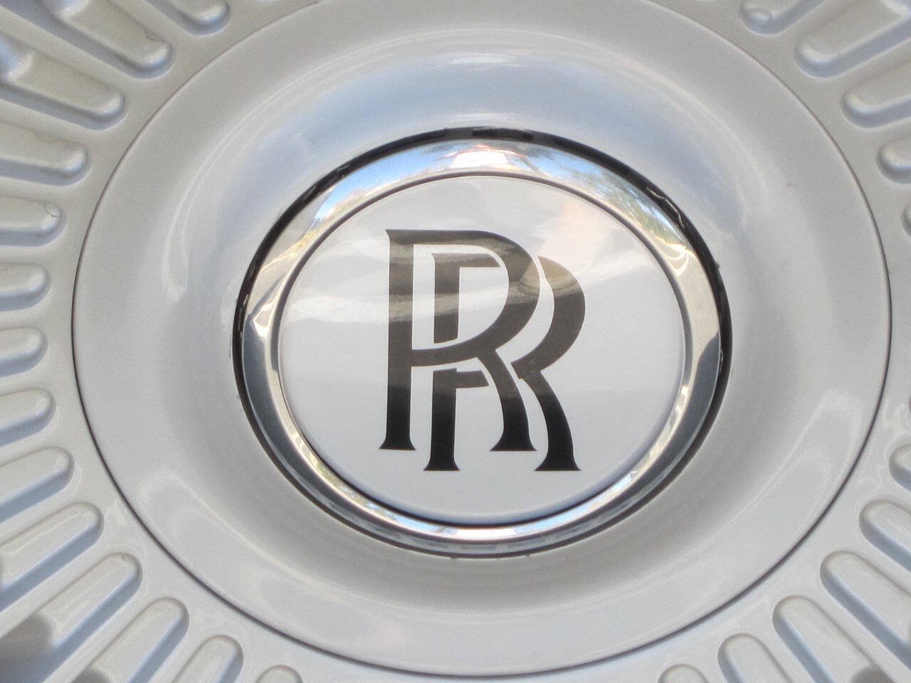 Used 2016 Rolls-Royce Dawn RWD image 40