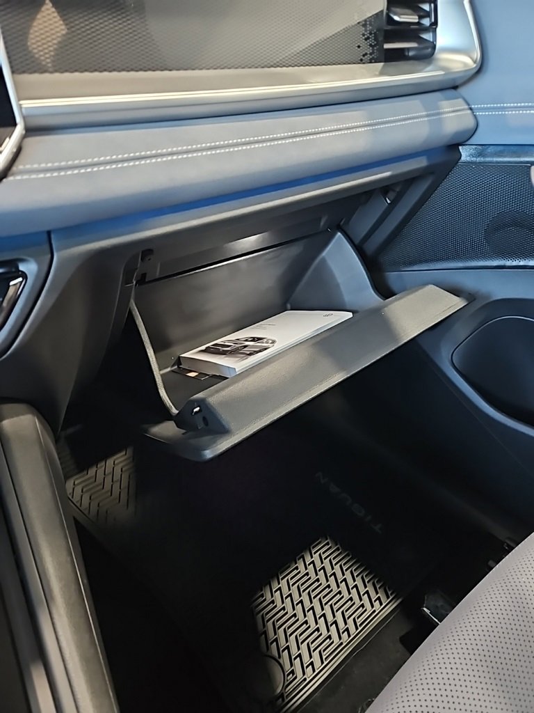 New 2026 Volkswagen Tiguan SE R-Line image 30