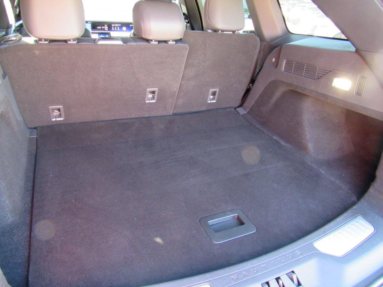 Used 2025 Lincoln Nautilus Premier w/ Jet Appearance Package AWD/4WD image 40