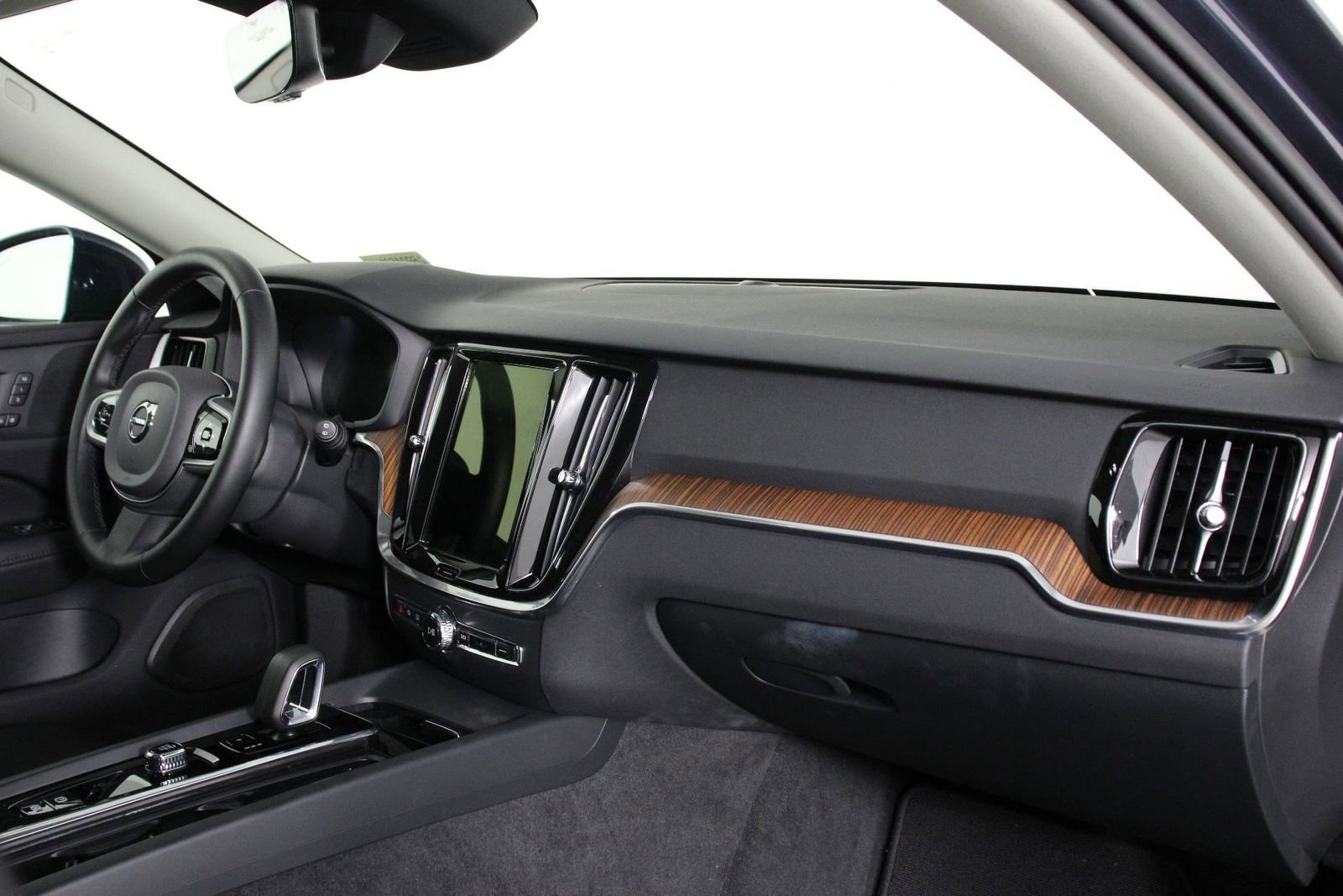 Certified 2025 Volvo V60 B5 Cross Country Plus image 22