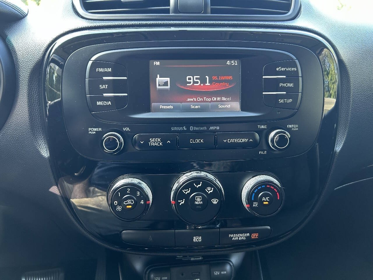 Used 2014 Kia Soul ! FWD image 17