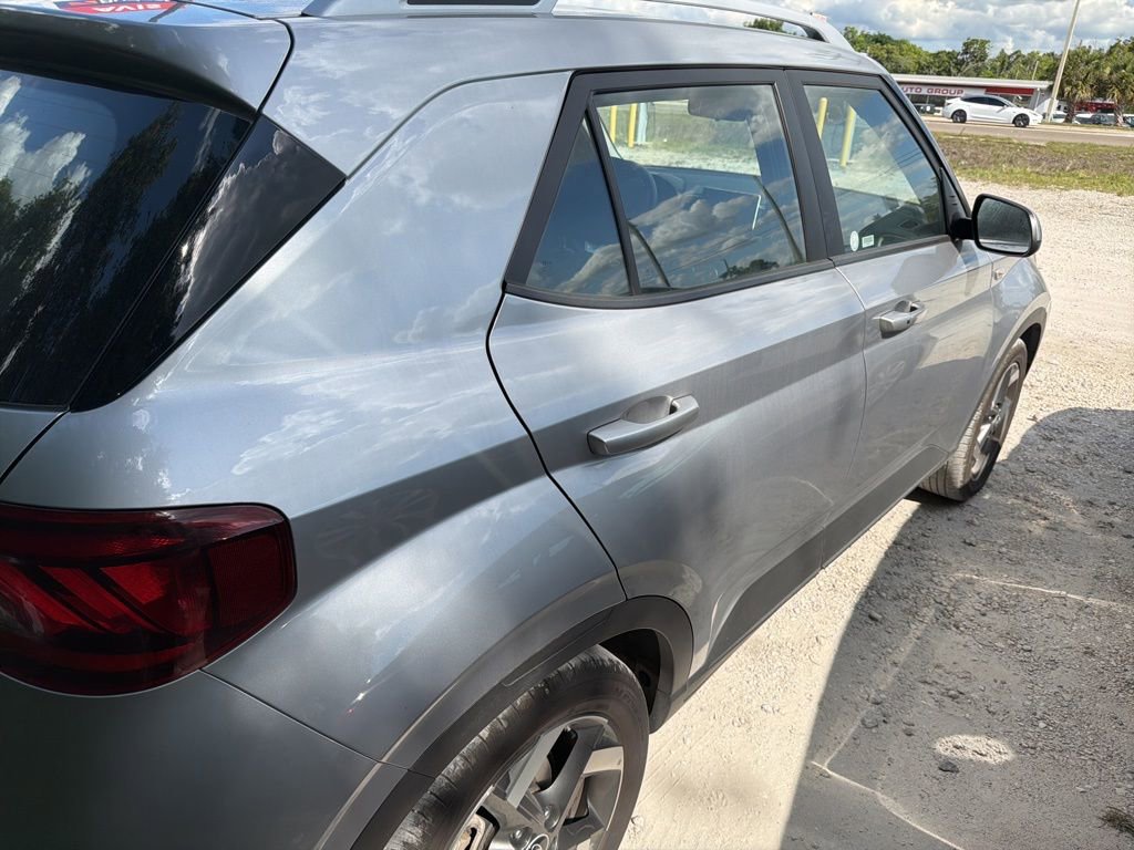 Used 2025 Hyundai Venue SEL FWD image 8