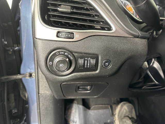 Used 2019 Jeep Cherokee Limited AWD/4WD image 18