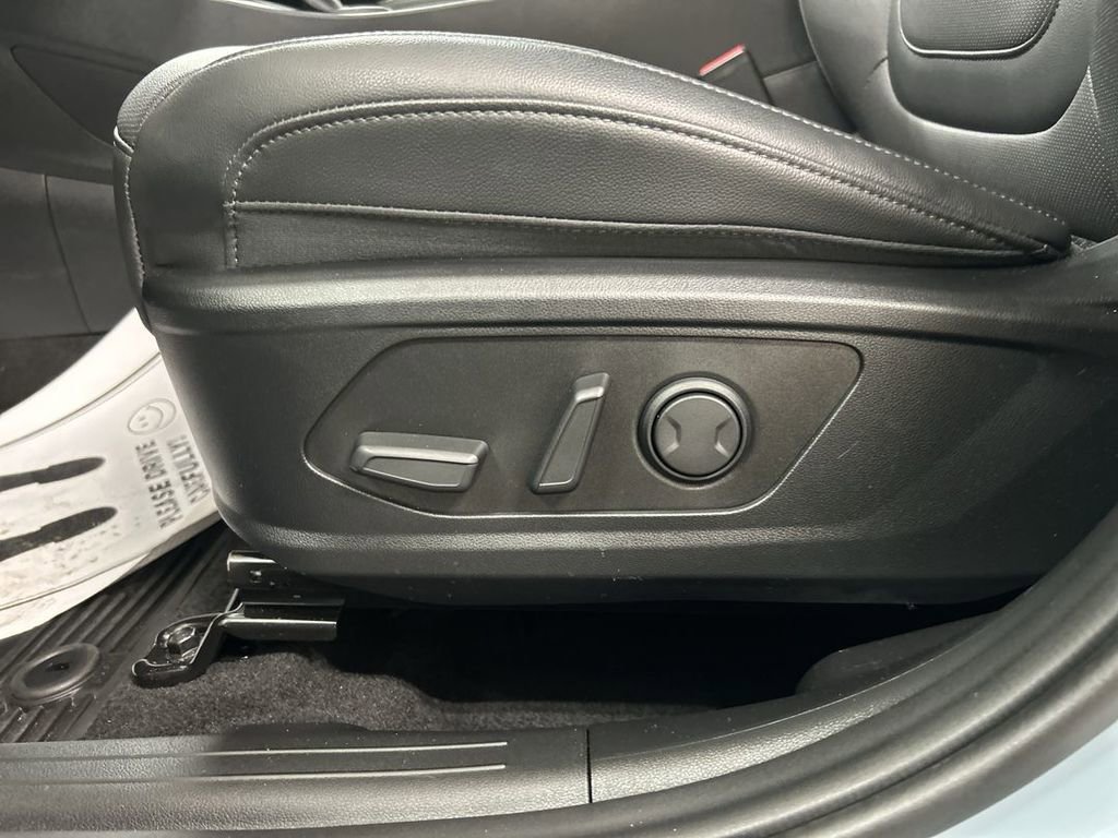 Used 2025 Hyundai Santa Cruz SEL AWD/4WD image 12
