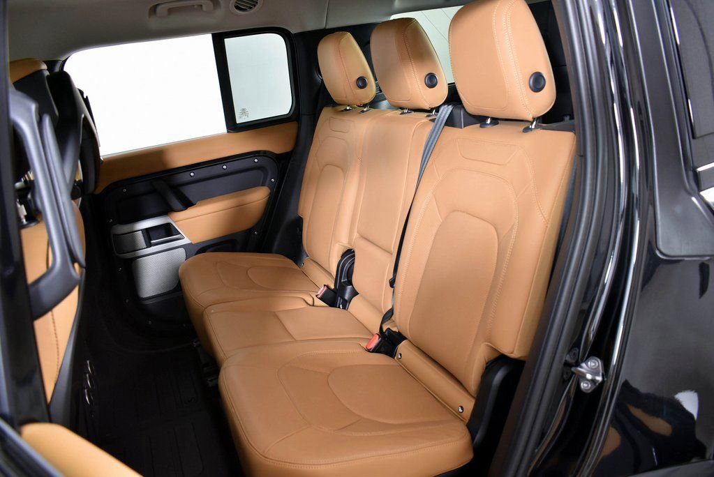 Used 2024 Land Rover Defender 130 S image 19