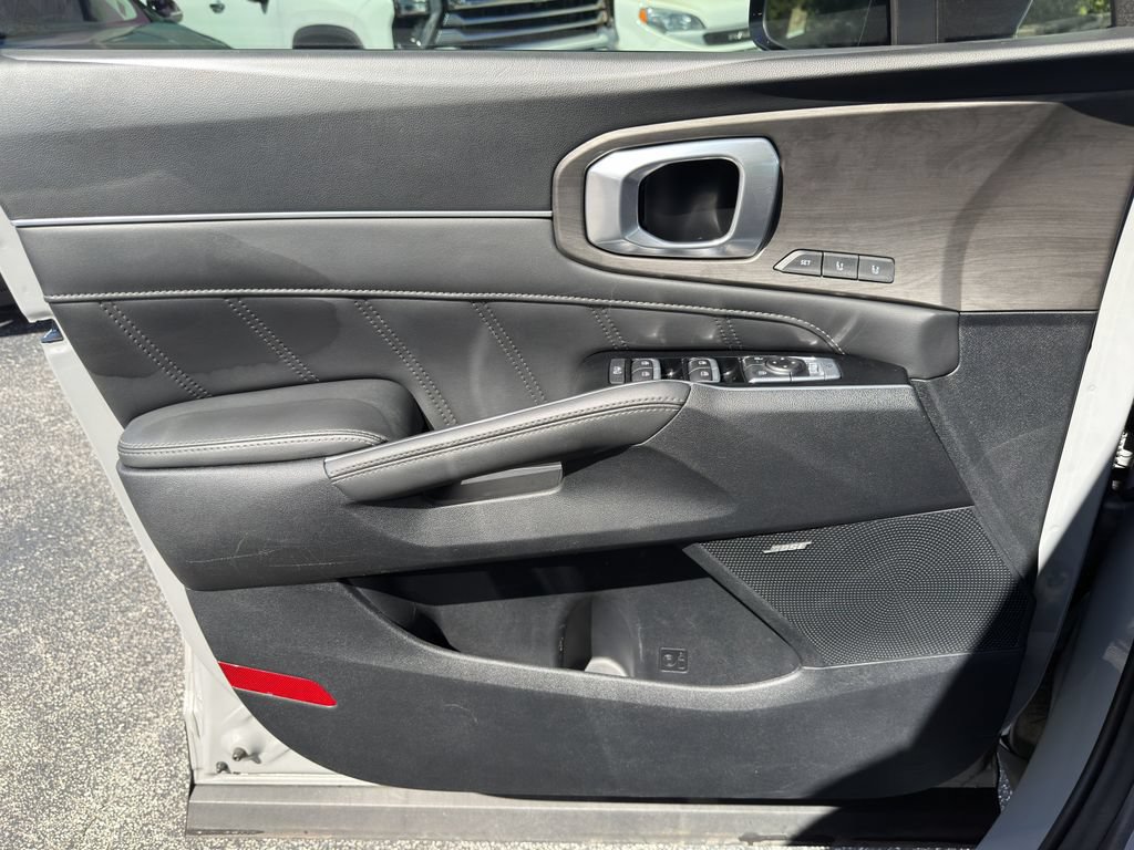 Certified 2025 Kia Sorento SX Prestige AWD/4WD image 30