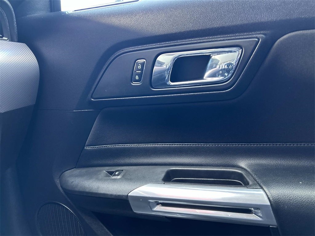 Used 2017 Ford Mustang Coupe image 29