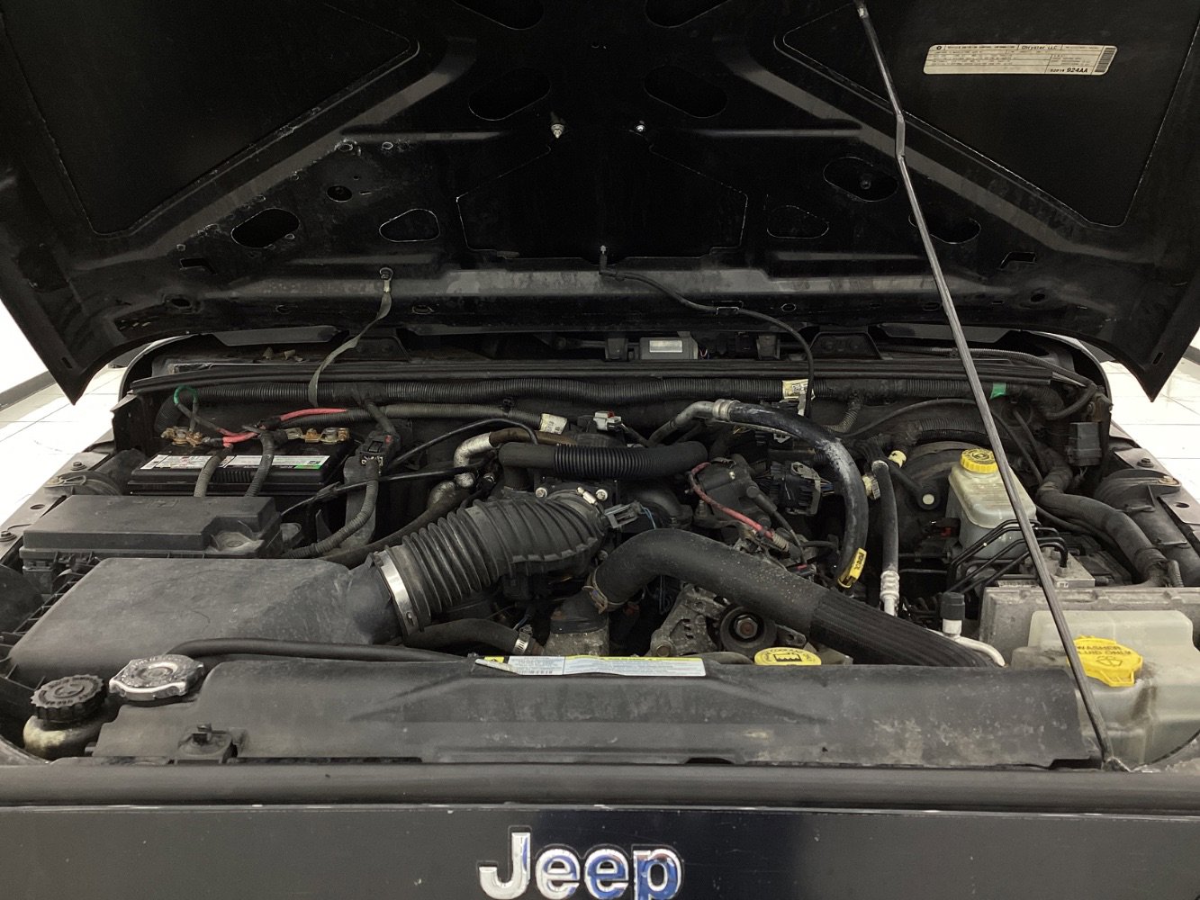 Used 2009 Jeep Wrangler Unlimited Sahara w/ Dual Top Group image 38