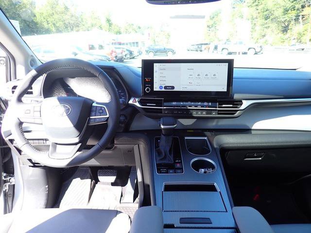 Certified 2025 Toyota Sienna XLE image 21