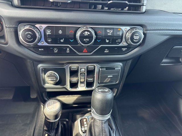 Used 2024 Jeep Wrangler Unlimited Sahara AWD/4WD image 31