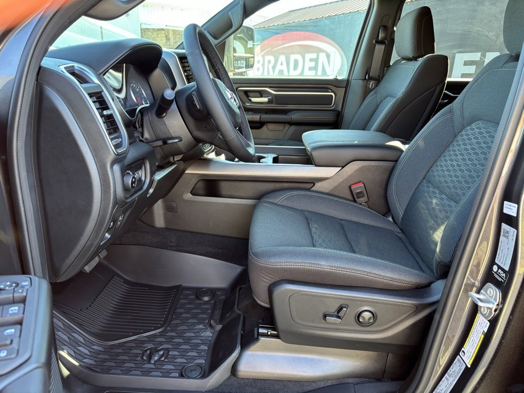 New 2026 RAM 1500 4x4 Crew Cab image 22