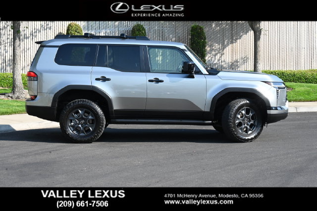 Used 2025 Lexus GX 550 AWD/4WD image 3