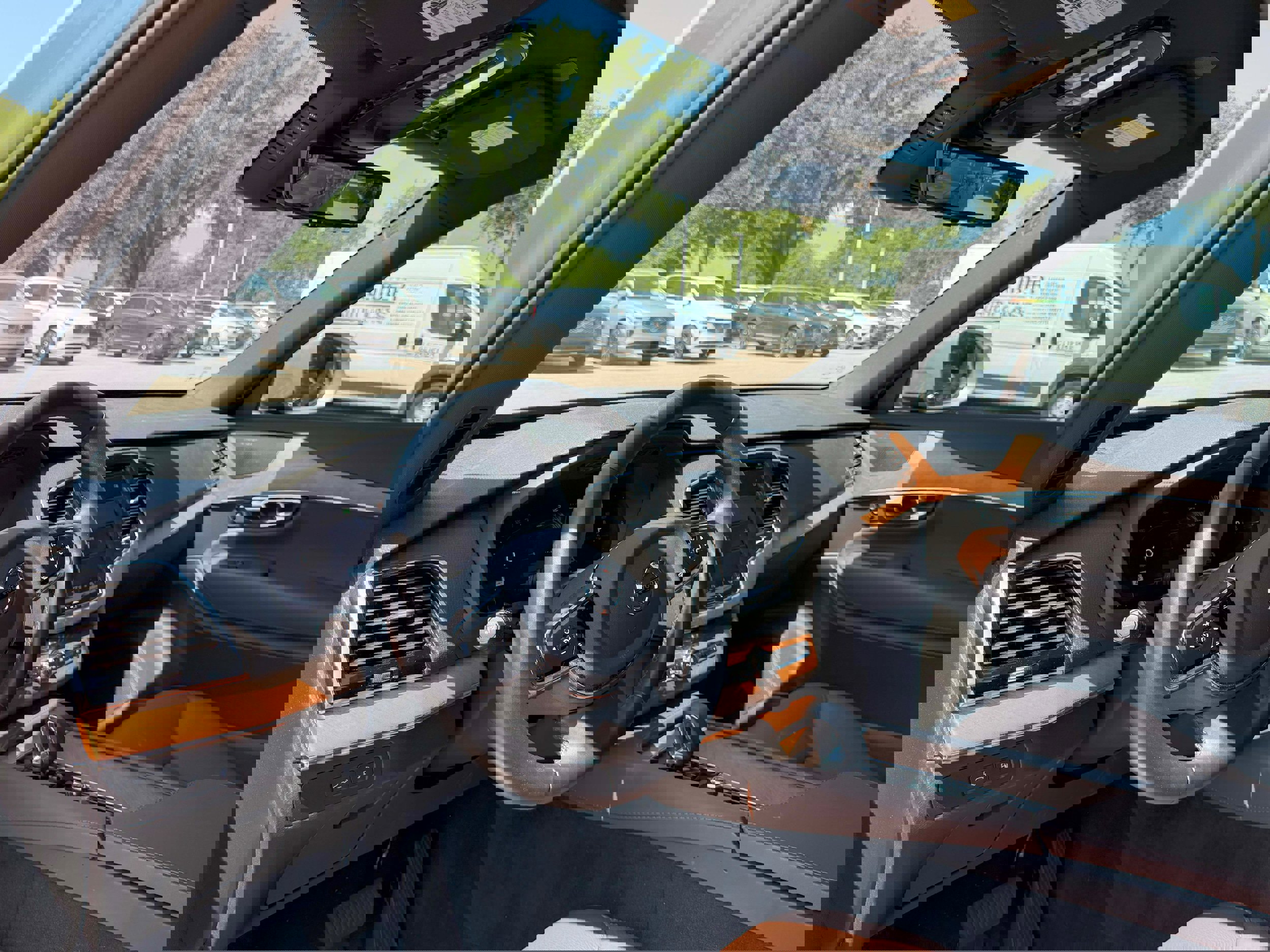 Certified 2025 Volvo XC90 T8 Plus w/ Protection Package Premier image 10