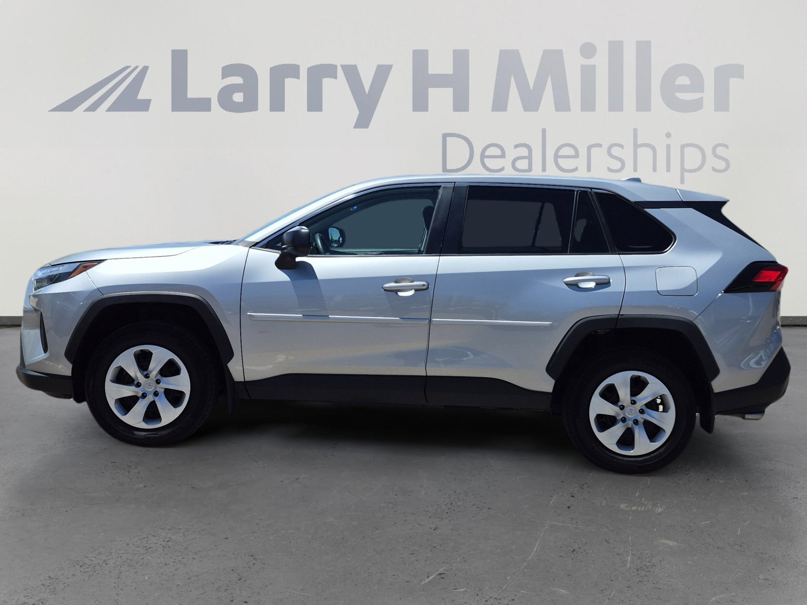 Certified 2023 Toyota RAV4 LE AWD/4WD image 2