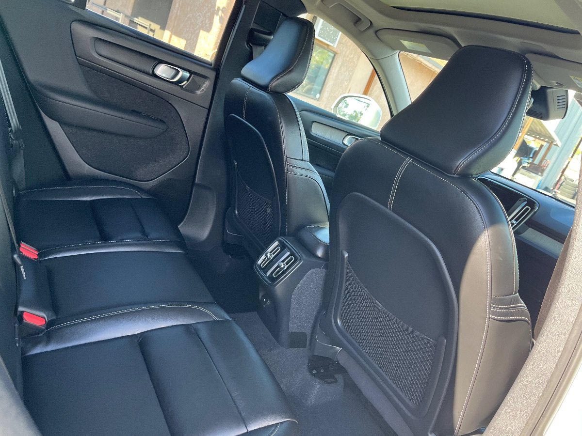 Used 2023 Volvo XC40 B5 Plus AWD/4WD image 33
