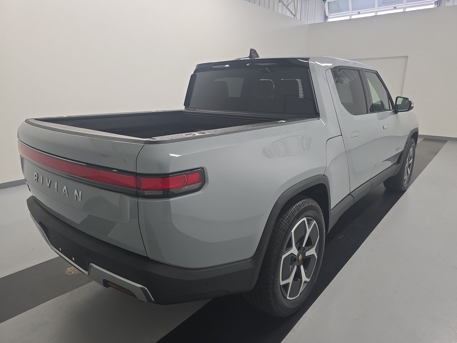 Used 2024 Rivian R1T Adventure AWD/4WD image 5