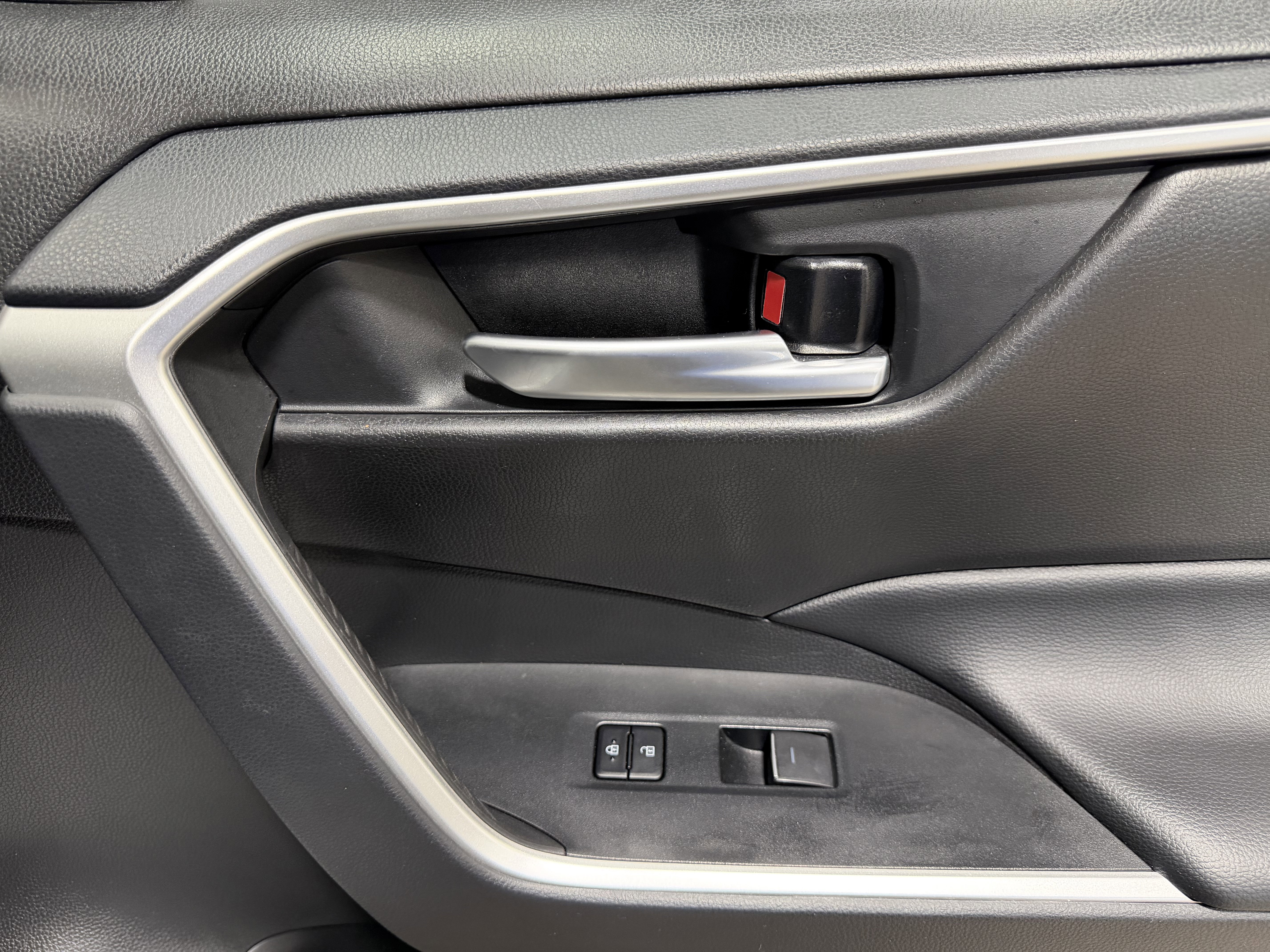 Used 2025 Toyota RAV4 XLE Premium image 22