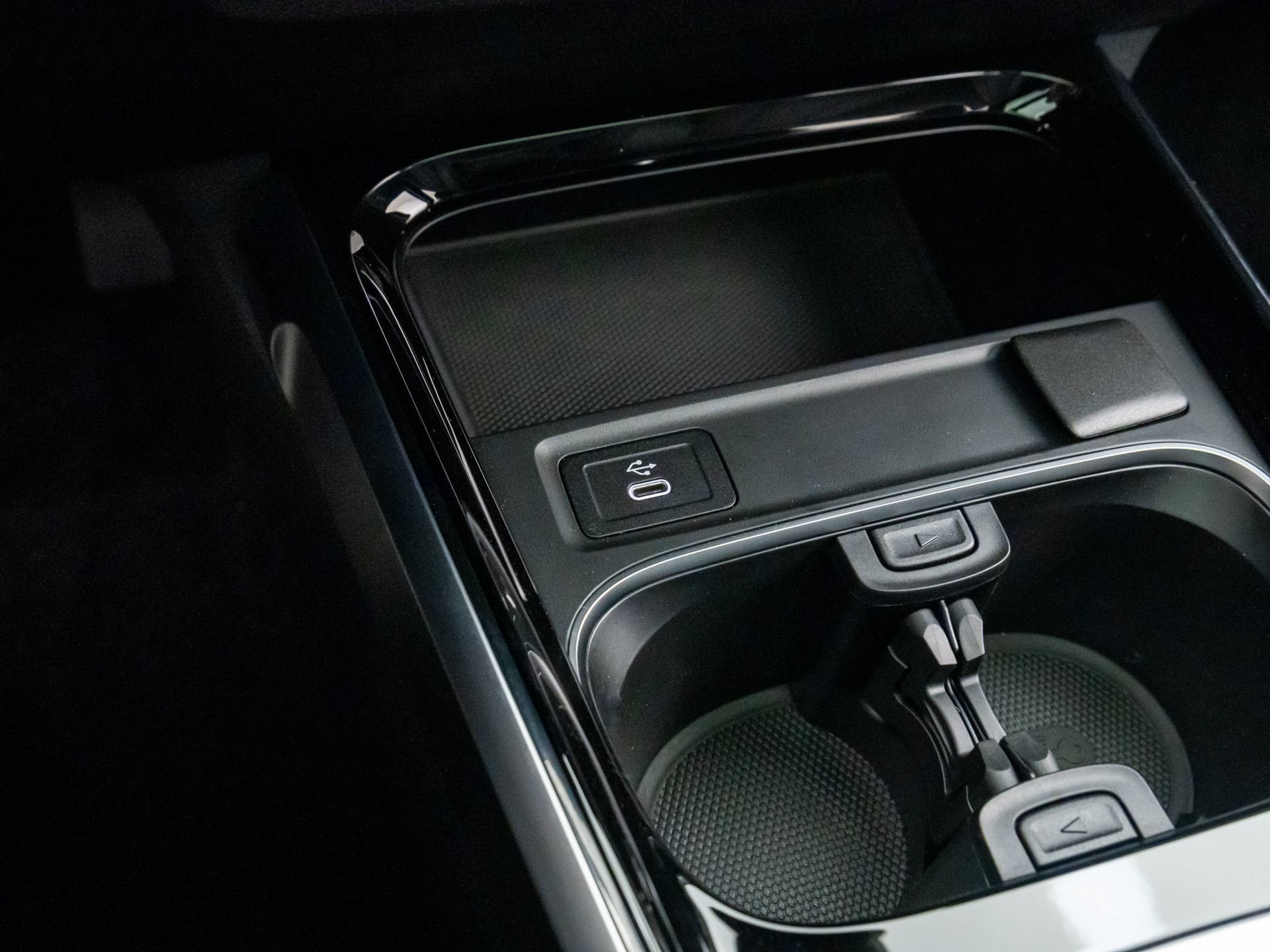 New 2026 Mercedes-Benz GLB 250 4MATIC image 24