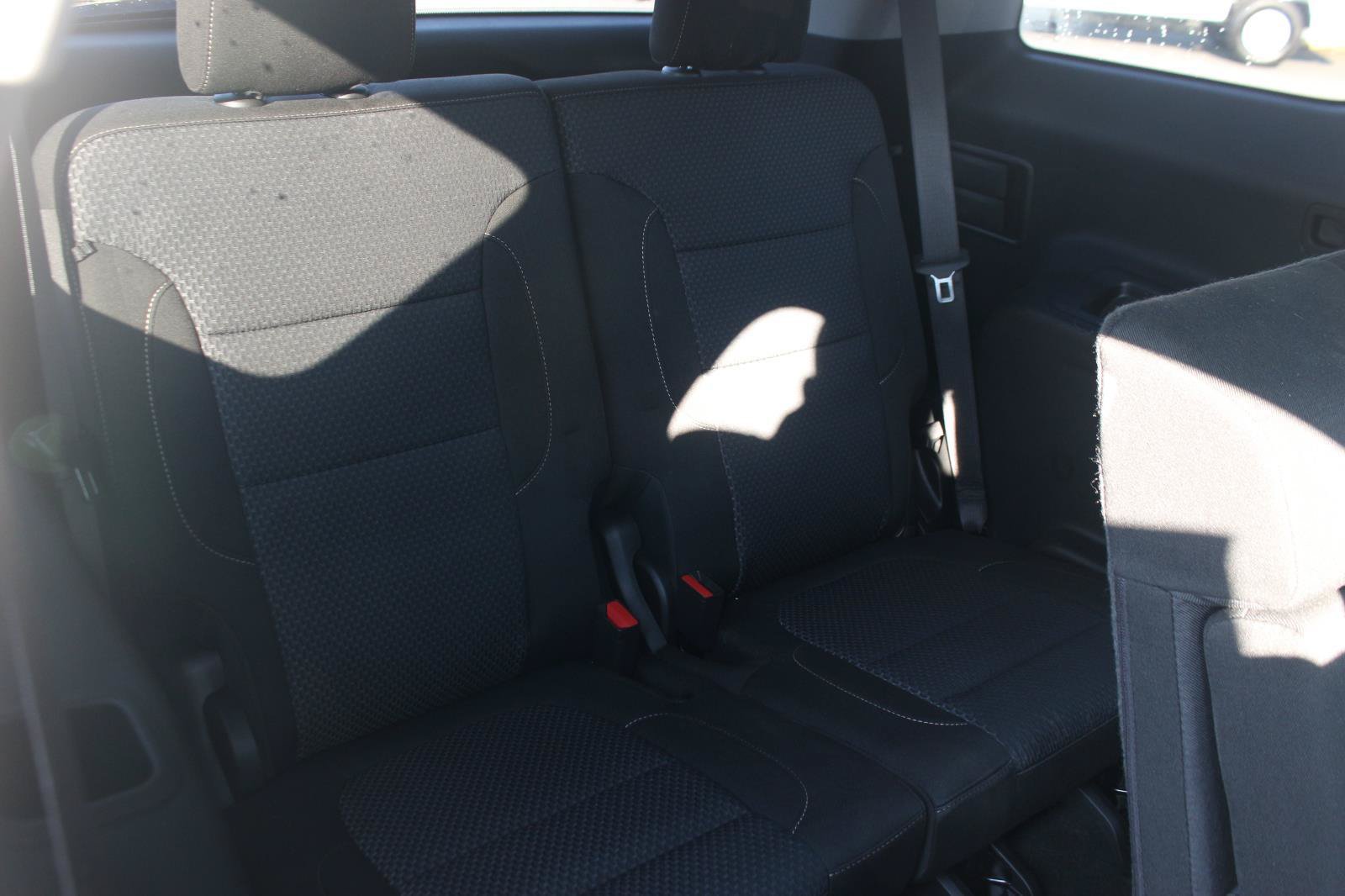 Used 2021 GMC Acadia SLE w/ Driver Convenience Package FWD image 35