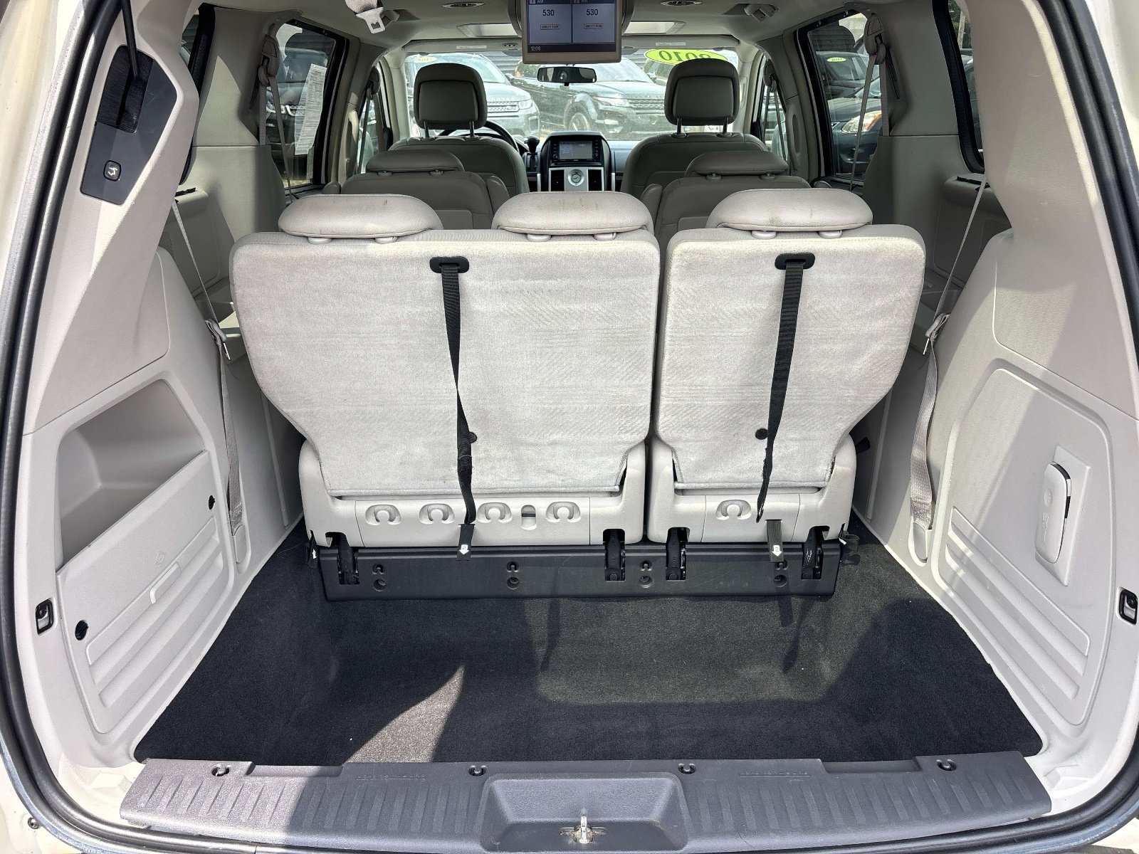 Used 2010 Chrysler Town & Country Touring Plus FWD image 17