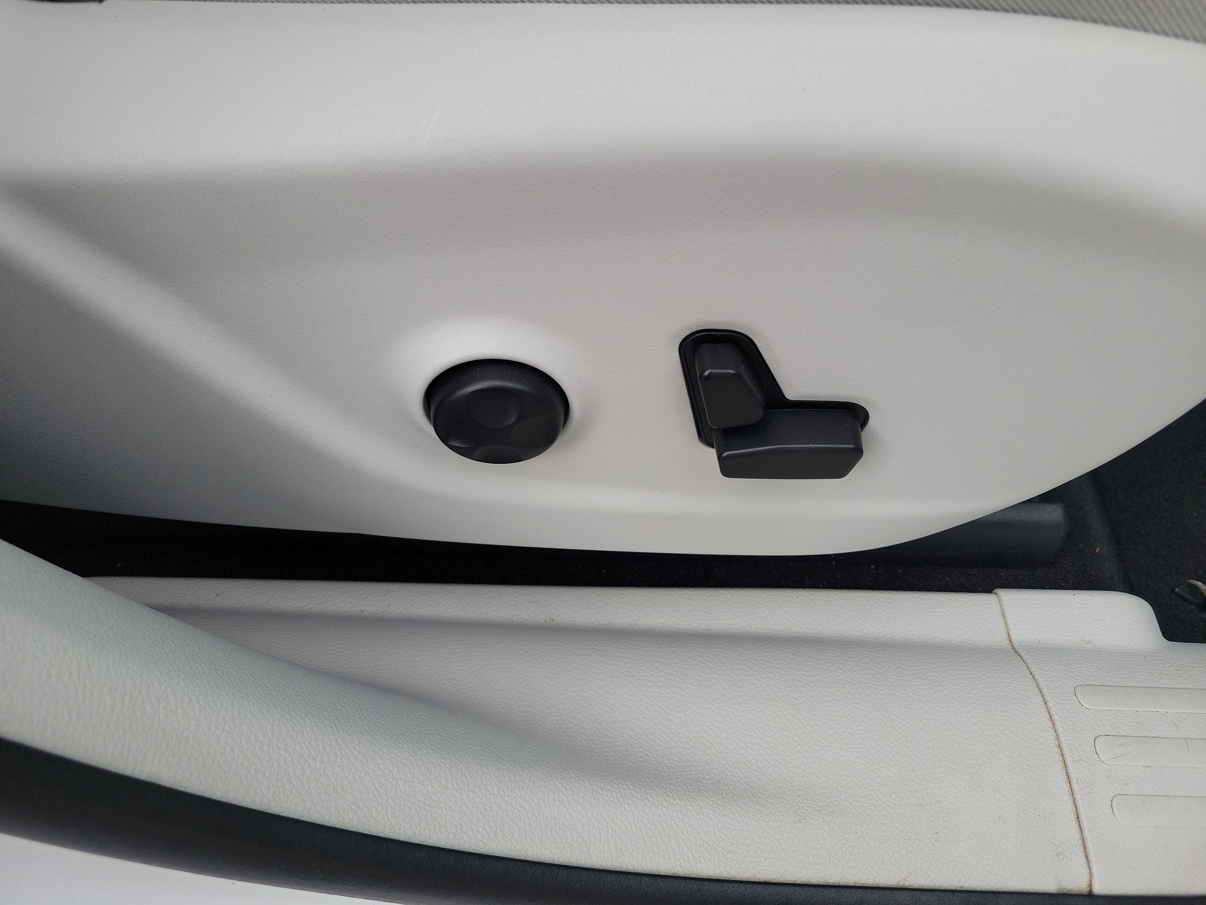 Used 2021 Jeep Cherokee Latitude Lux w/ Sun & Sound Group image 9