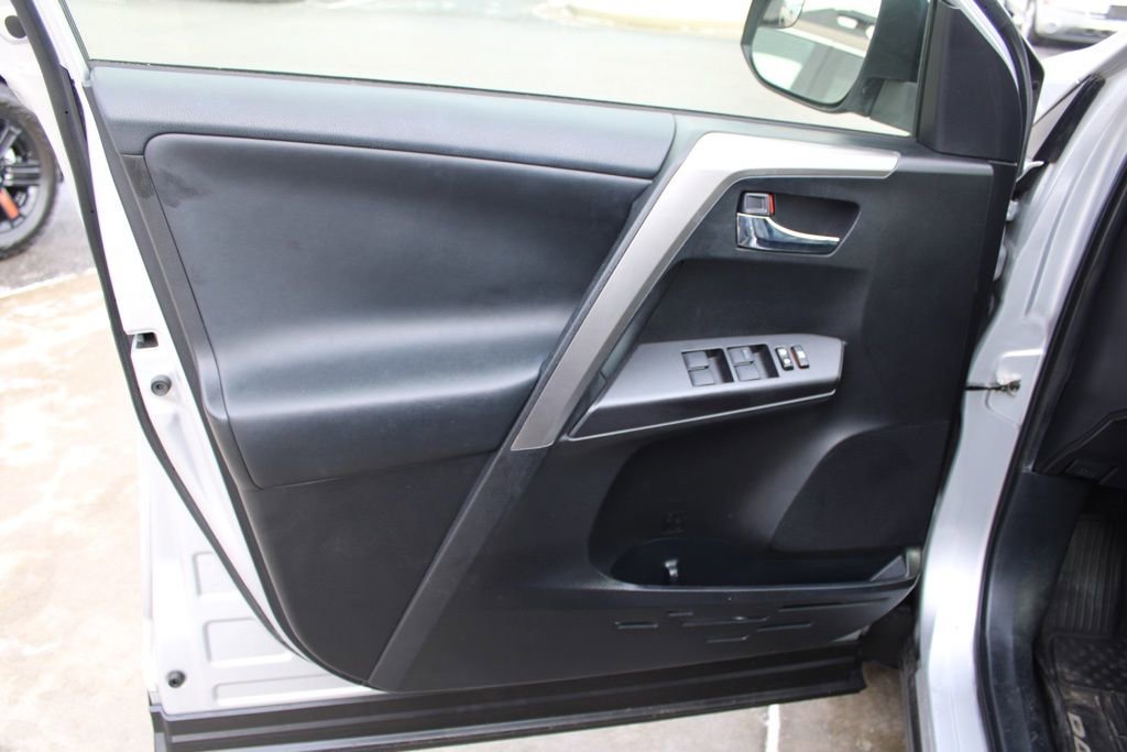 Used 2016 Toyota RAV4 XLE image 20