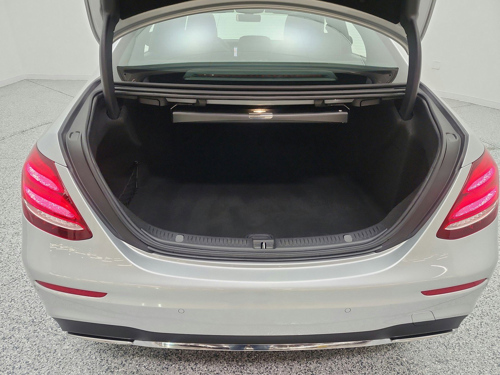 Used 2019 Mercedes-Benz E 300 image 18