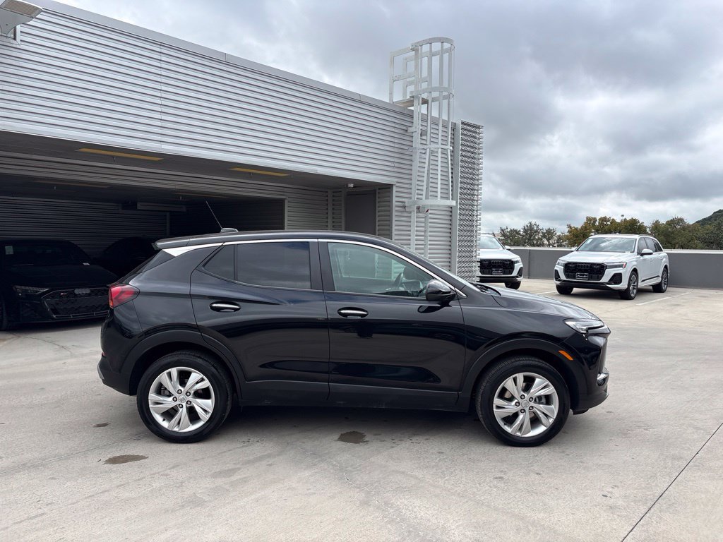 Used 2025 Buick Encore GX Preferred AWD/4WD image 9