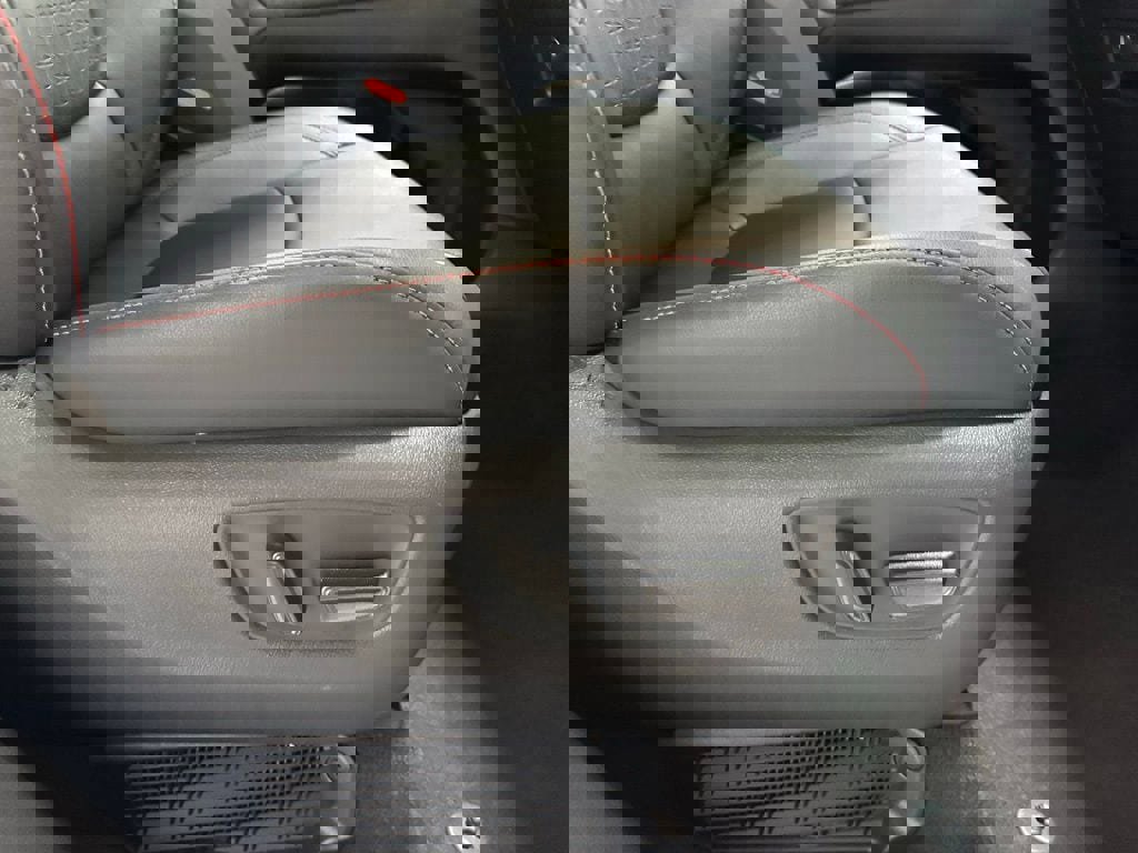 Used 2025 Toyota Sienna XSE image 63