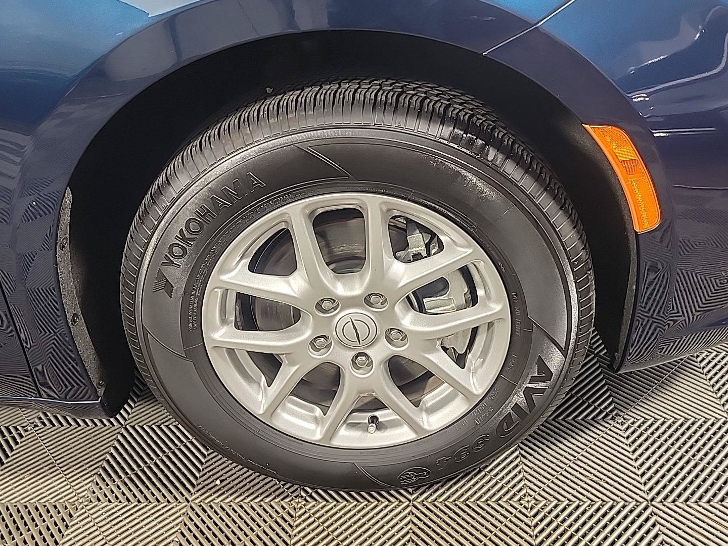 Used 2025 Chrysler Pacifica Select FWD image 3
