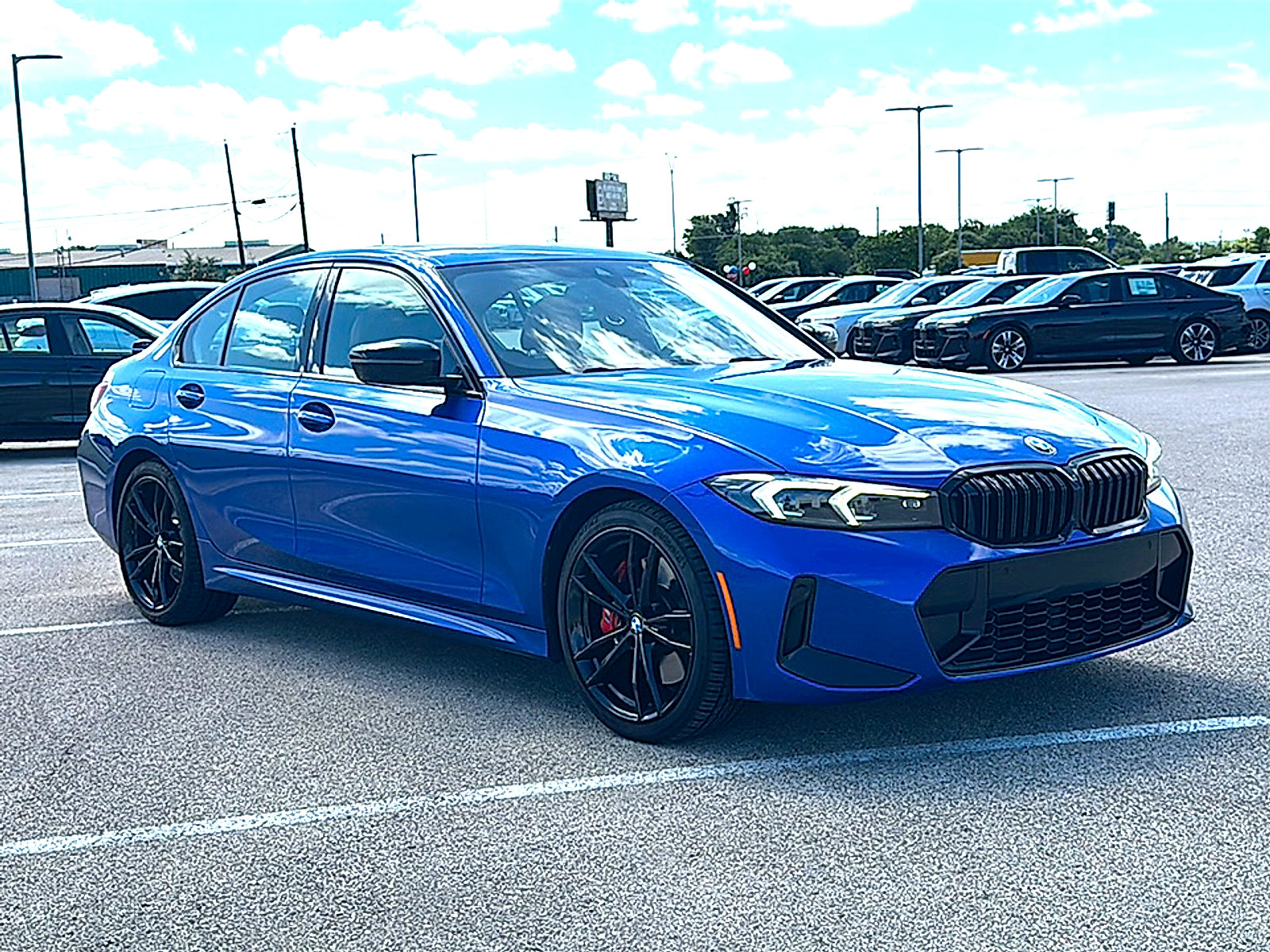 Used 2024 BMW 330i Sedan w/ M Sport Package RWD image 10