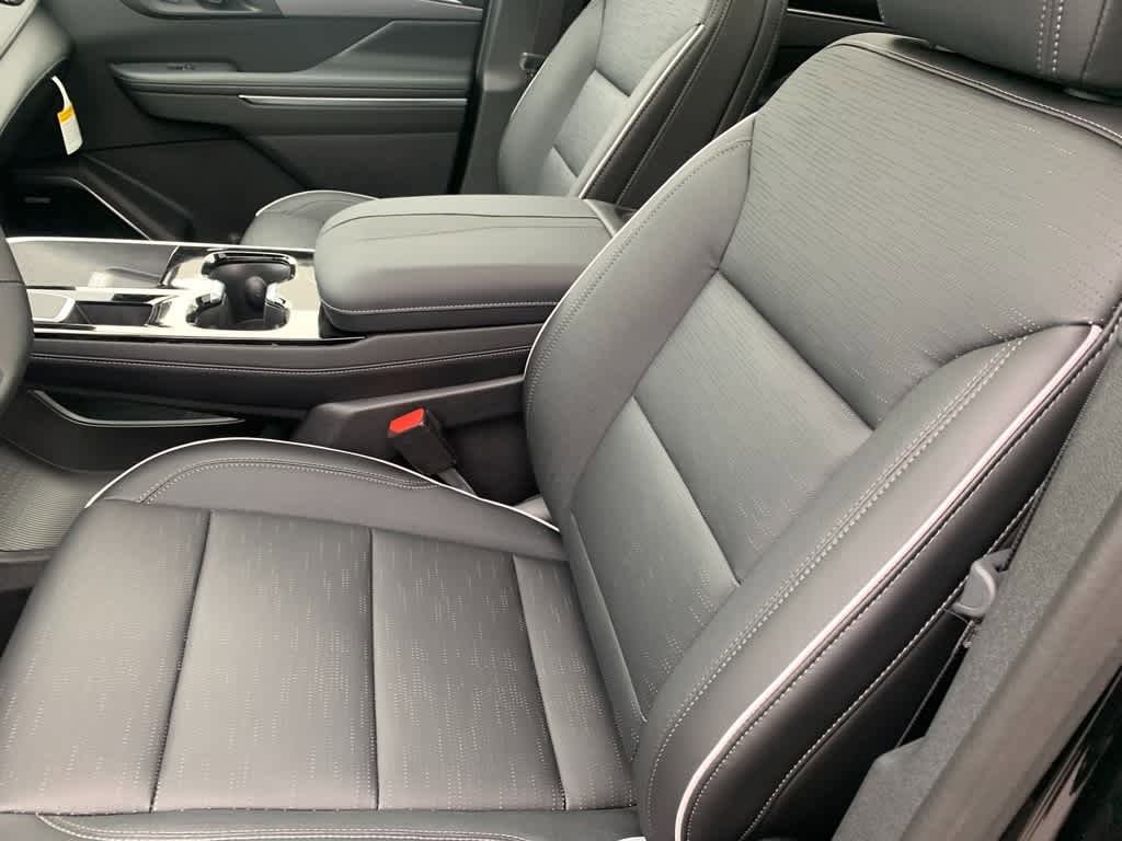 Used 2026 Buick Enclave Sport Touring w/ Power Package AWD/4WD image 17