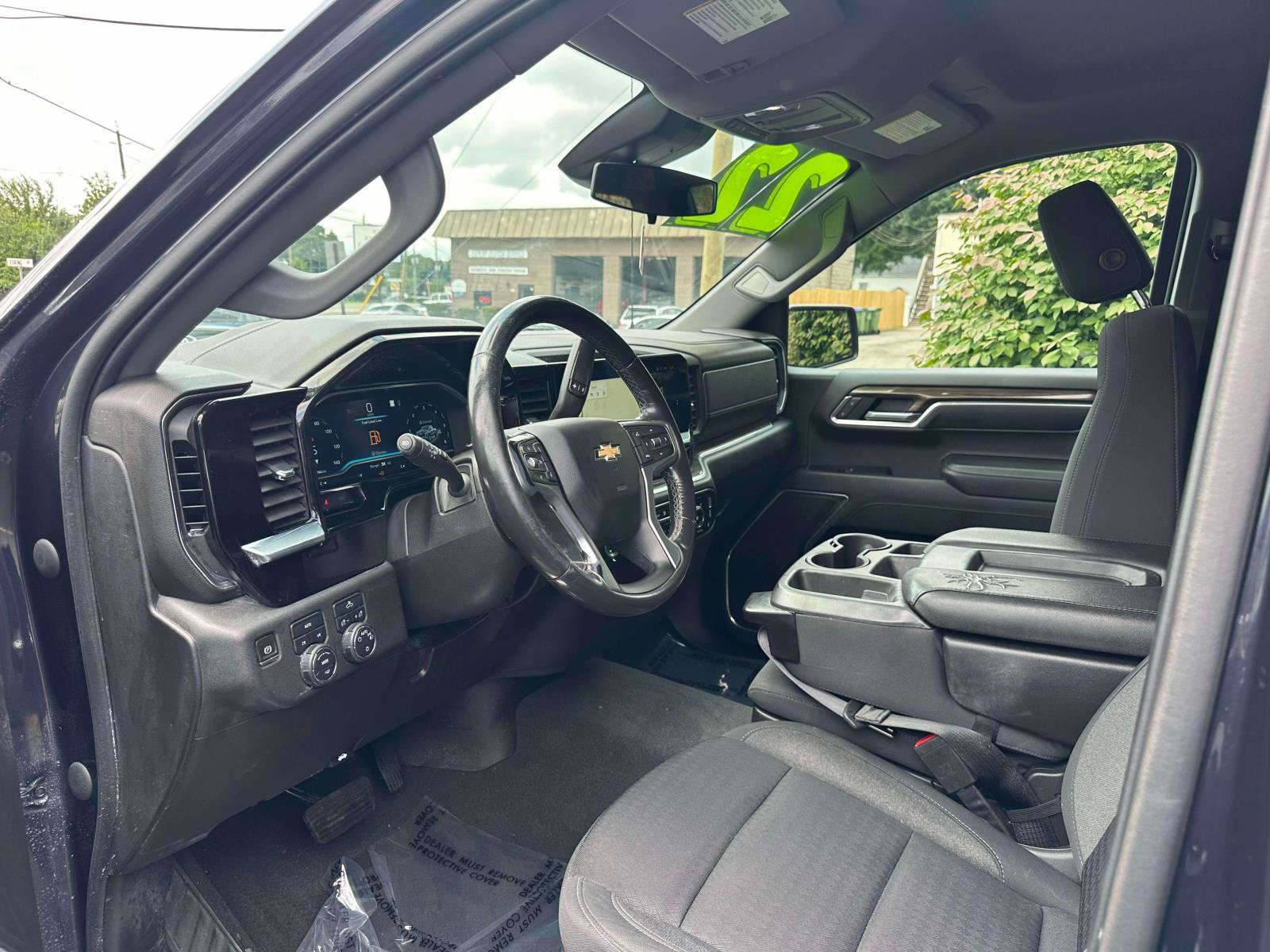 Used 2022 Chevrolet Silverado 1500 LT AWD/4WD image 14