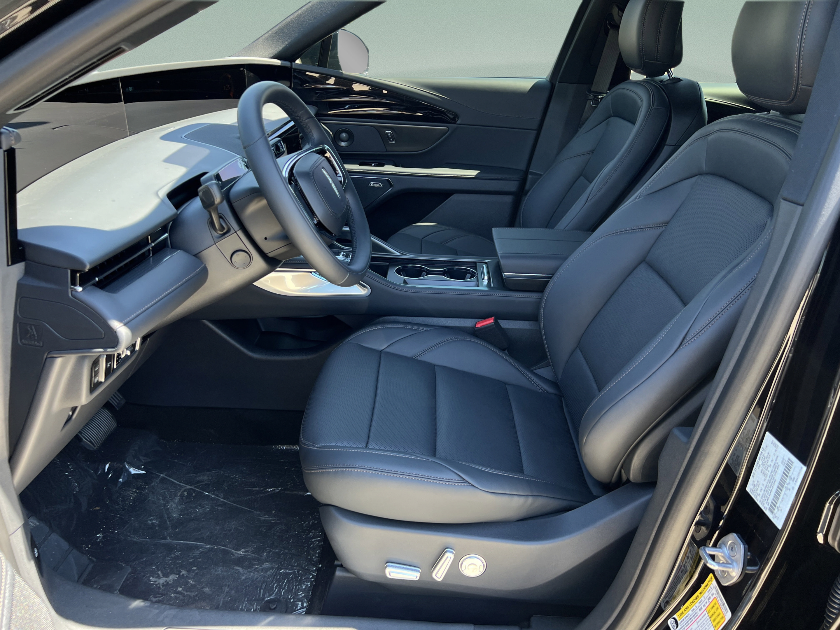 New 2025 Lincoln Nautilus Premier w/ Equipment Group 102A AWD/4WD image 18