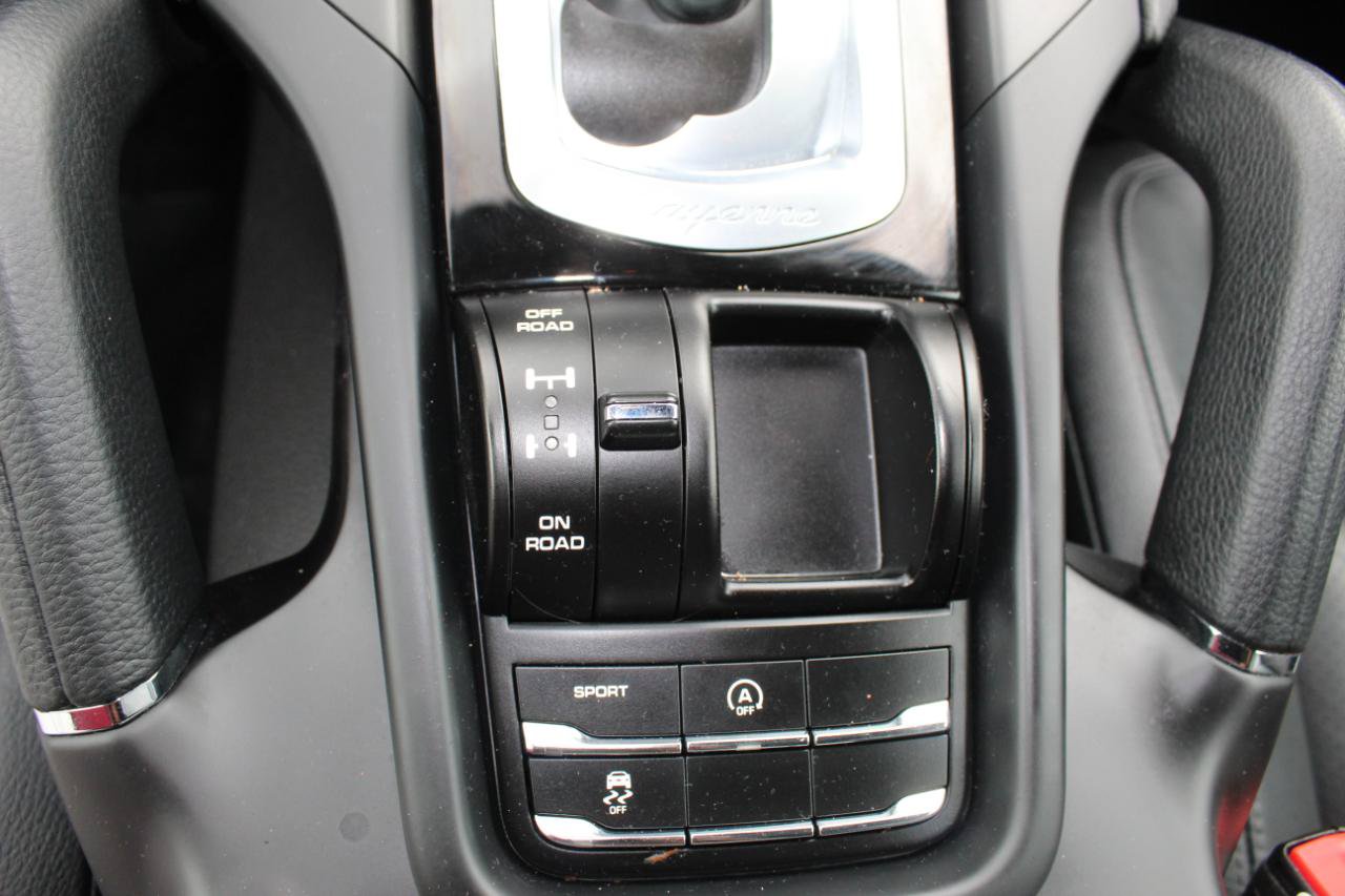 Used 2016 Porsche Cayenne AWD/4WD image 35