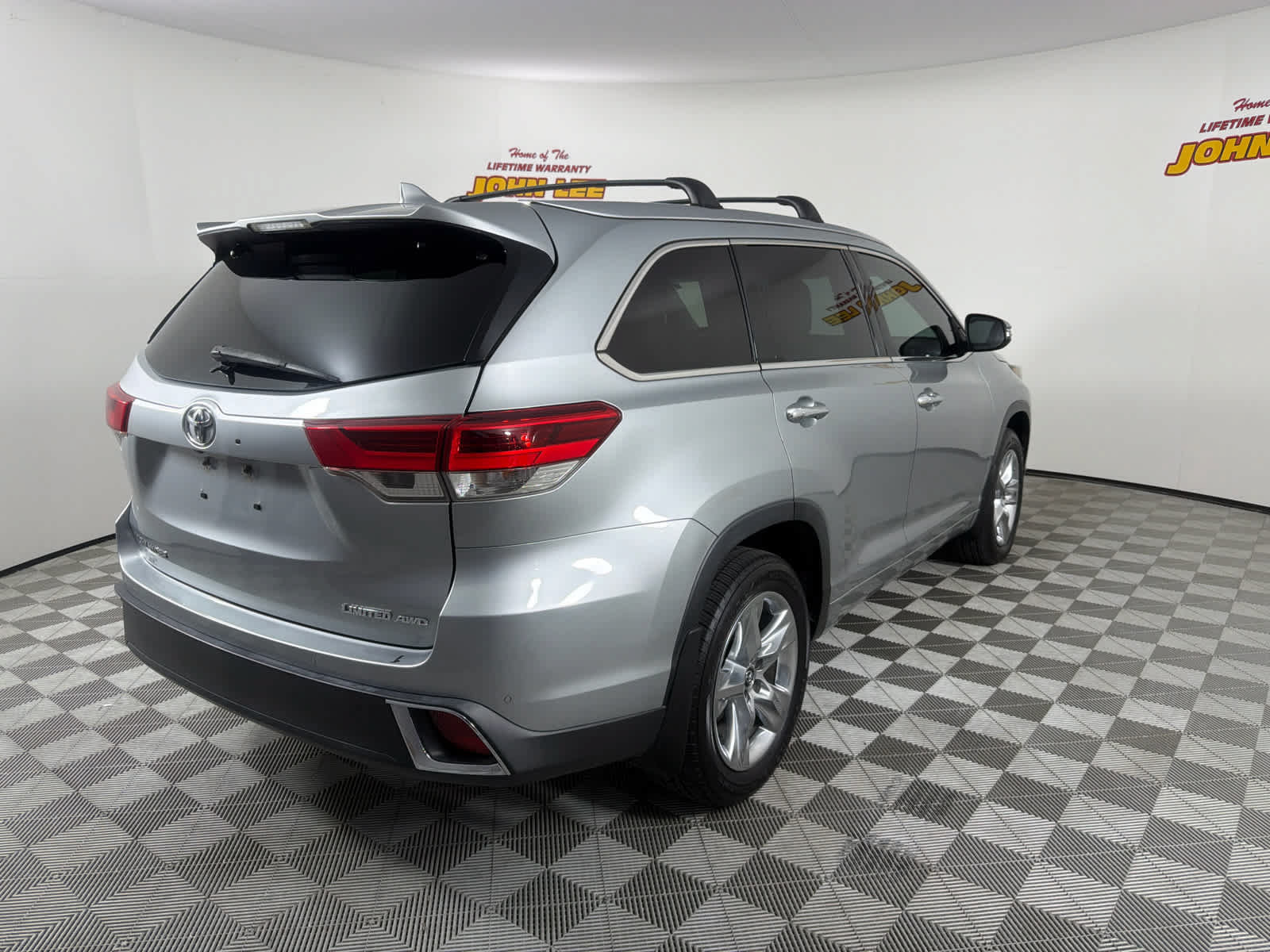 Used 2018 Toyota Highlander Limited AWD/4WD image 6