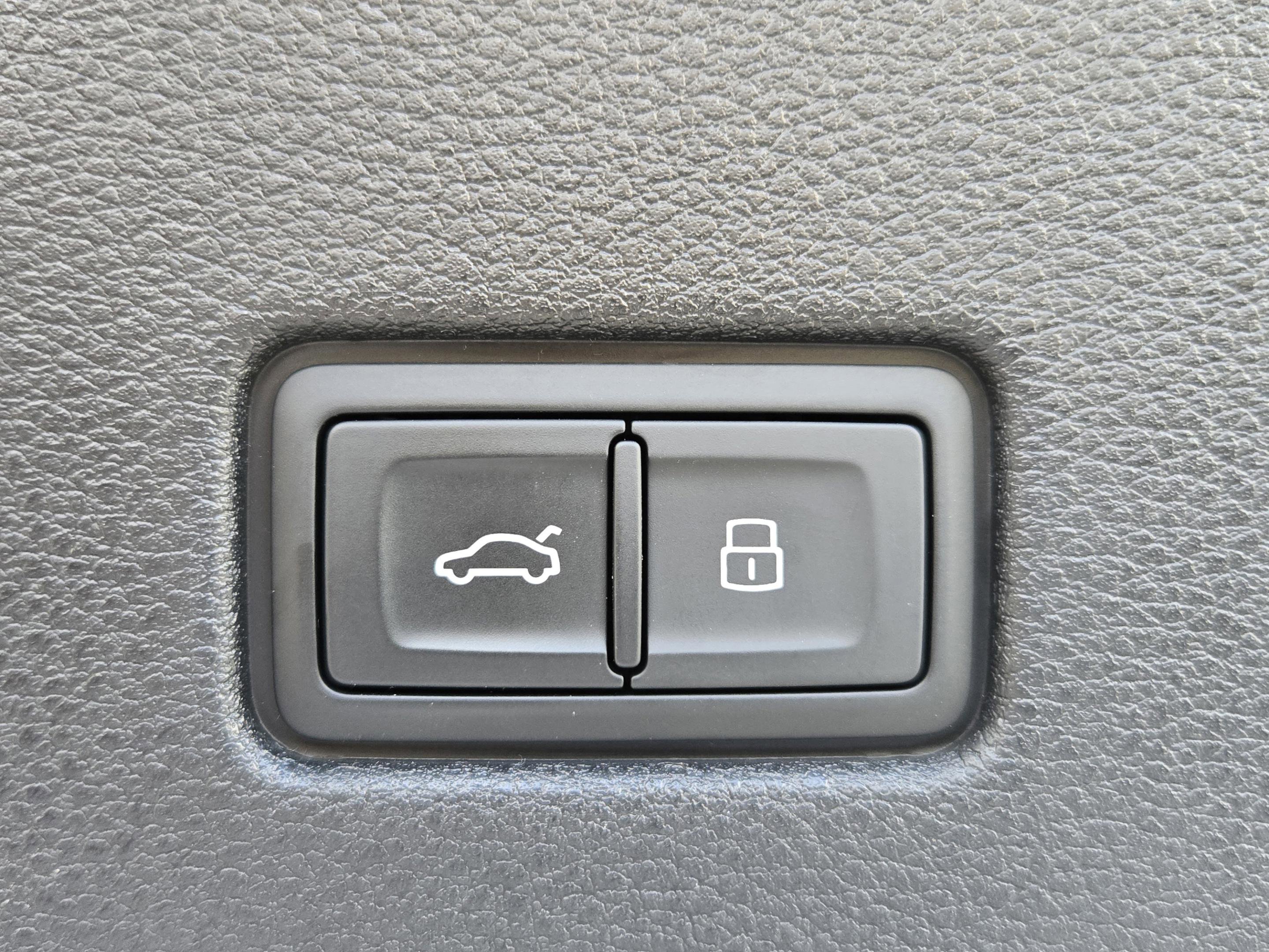 Used 2026 Audi Q8 Prestige w/ Prestige Package image 17