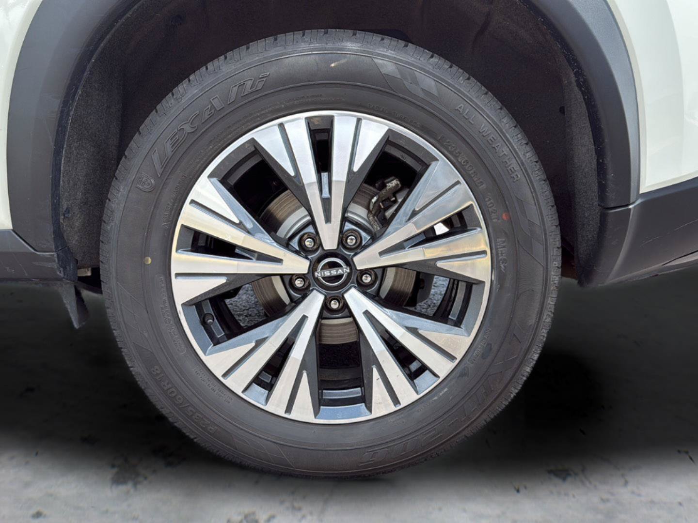 Used 2023 Nissan Rogue SV AWD/4WD image 9